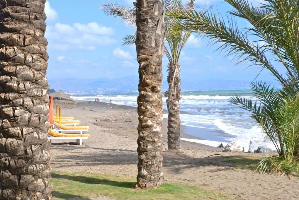 Villa La Casa En La Carihuela Playa A 4 Minutos A Pie à Torremolinos Extérieur photo