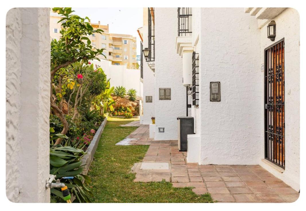 Villa La Casa En La Carihuela Playa A 4 Minutos A Pie à Torremolinos Extérieur photo