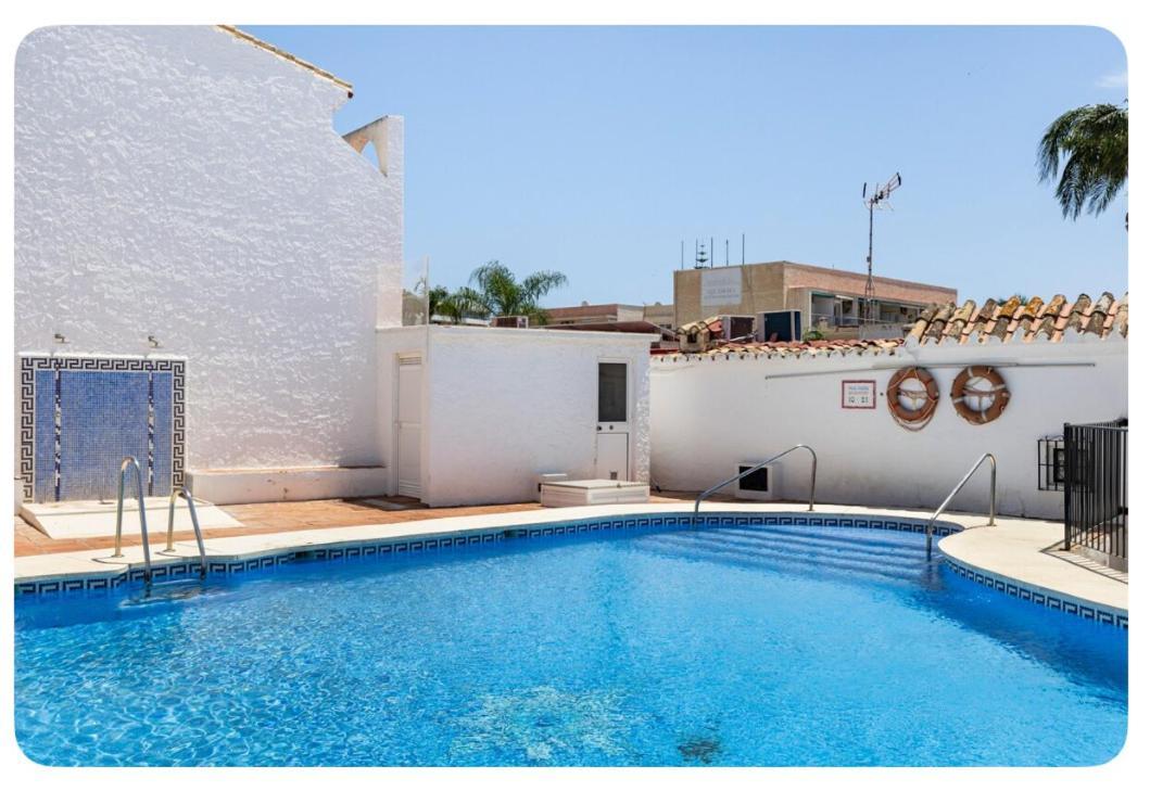 Villa La Casa En La Carihuela Playa A 4 Minutos A Pie à Torremolinos Extérieur photo