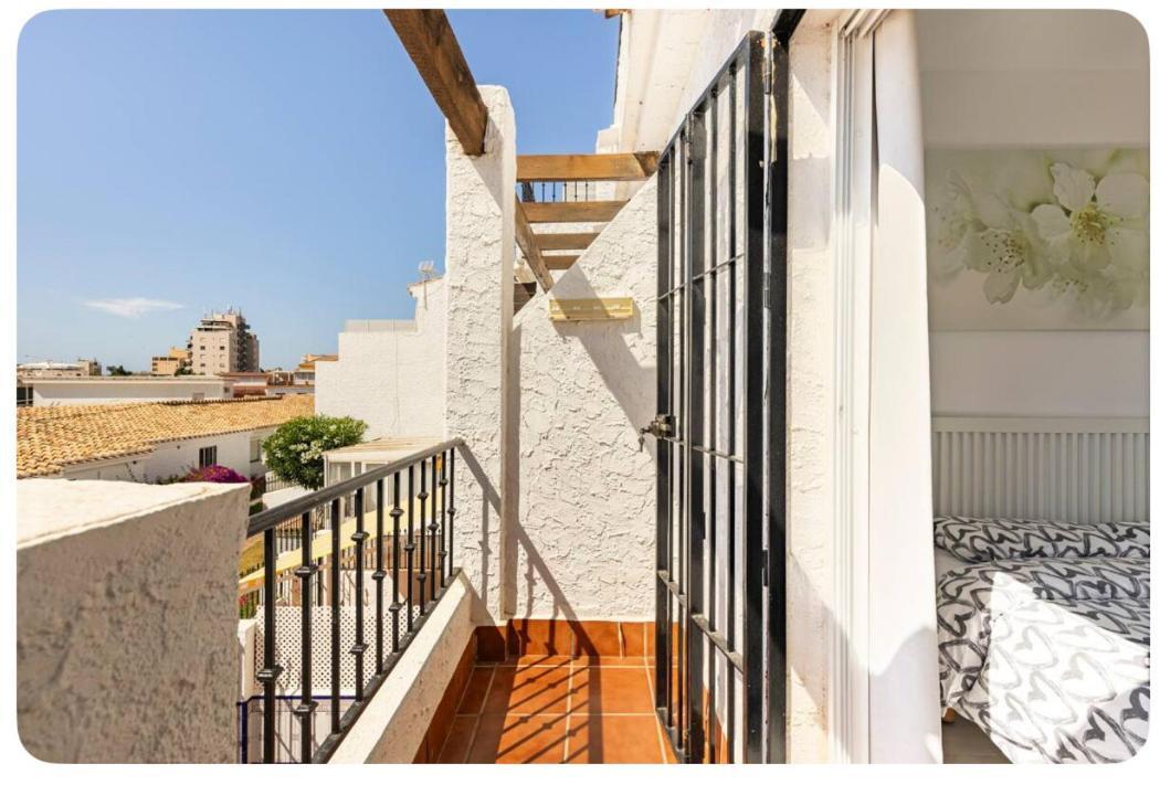 Villa La Casa En La Carihuela Playa A 4 Minutos A Pie à Torremolinos Extérieur photo