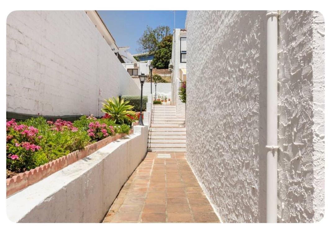 Villa La Casa En La Carihuela Playa A 4 Minutos A Pie à Torremolinos Extérieur photo