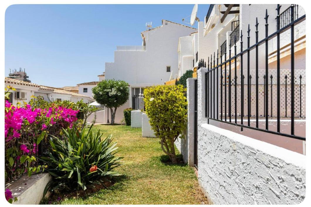 Villa La Casa En La Carihuela Playa A 4 Minutos A Pie à Torremolinos Extérieur photo