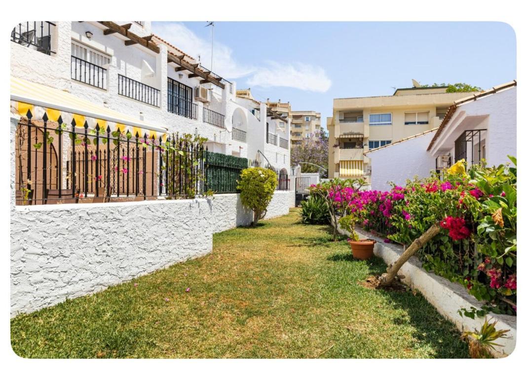 Villa La Casa En La Carihuela Playa A 4 Minutos A Pie à Torremolinos Extérieur photo