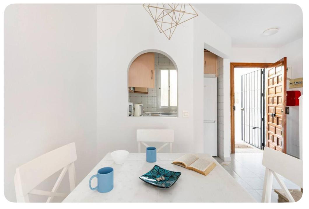 Villa La Casa En La Carihuela Playa A 4 Minutos A Pie à Torremolinos Extérieur photo